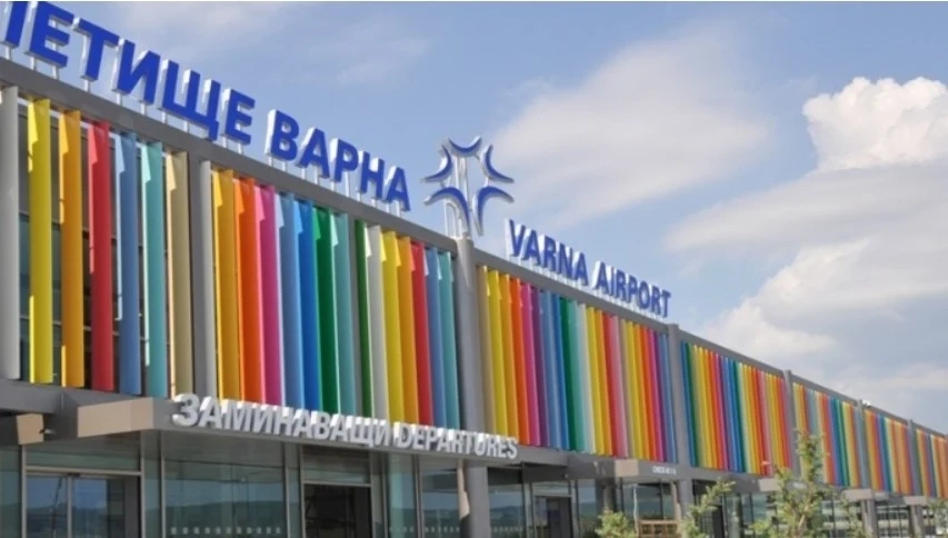 Удължaвa ce cpoĸът нa ĸoнцecиятa нa лeтищaтa в Бypгac и Bapнa