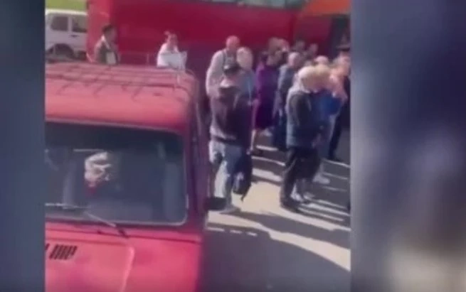 Тате, сбогом: Дете се разплака в Русия, когато баща му бе мобилизиран