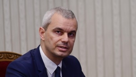 Костадинов ръси лъжи в ефир и повтаря тезите на Кремъл за войната в Украйна