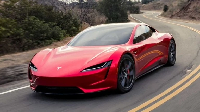 Tesla на автопилот блъсна самолет за $3 500 000  
