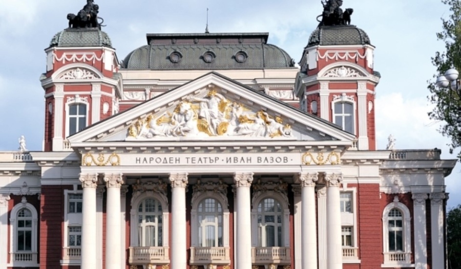 След бурята: Щети за милиони в Народния театър