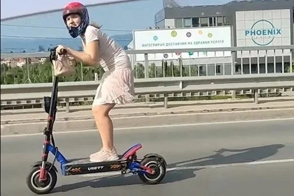 Емили с тротинетката се страхува да не влезе в затвора