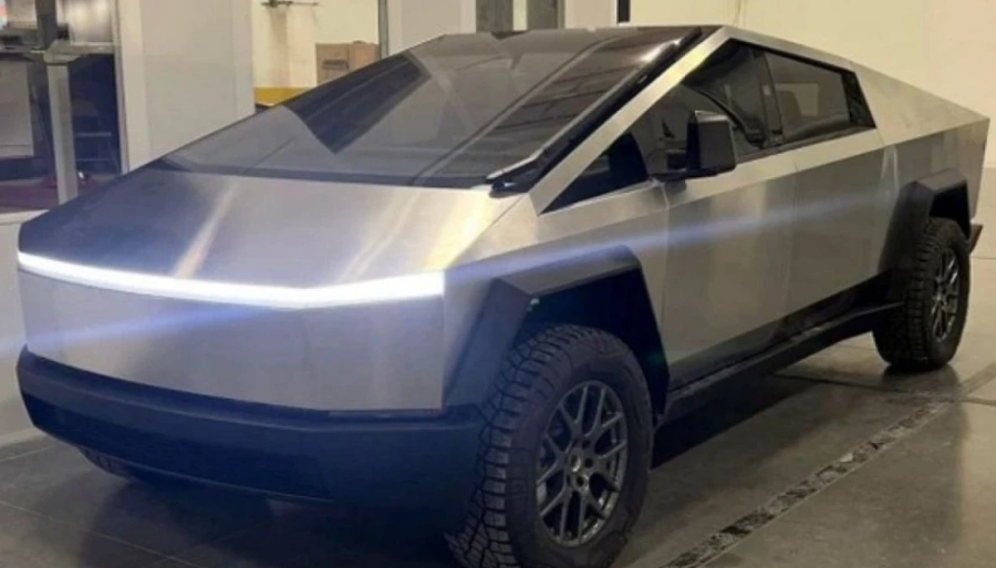 Мъск: Пикапът на Tesla ще може да се използва като лодка