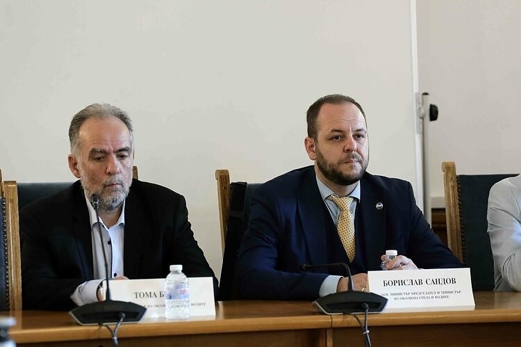 Сандов и Белев аут от Парламента