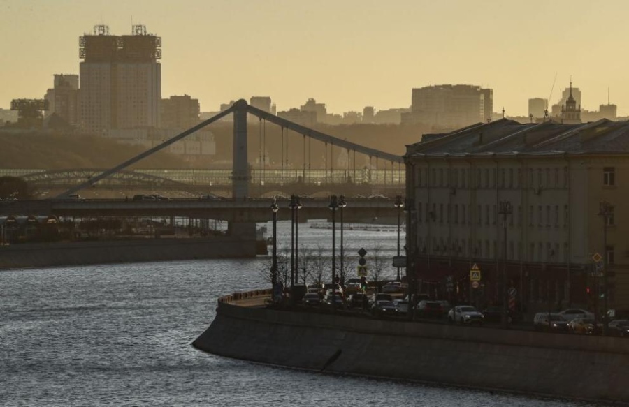 Цистерна с гориво се запали на Кримския мост