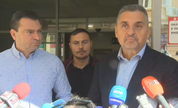 Не допуснаха Кирил Добрев и Калоян Паргов до заседанието на НС на БСП