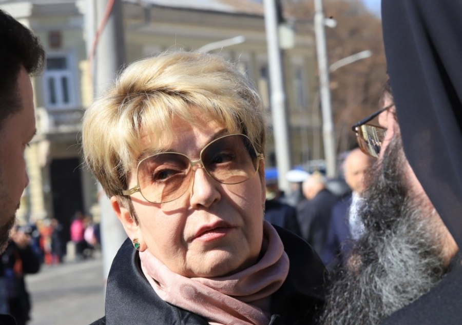 Партиите все още спорят дали да поканят руската посланичка