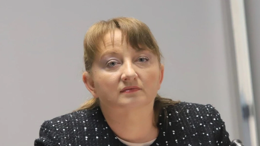 Сачева: Реалистичната минимална заплата би била до 800 лева