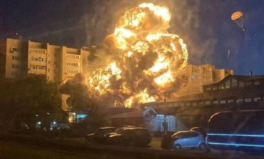 Самолет се разби в жилищна сграда в Русия