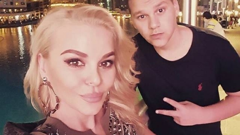 Подпийналата Деси Слава се развихри в Тик-Ток със сина си