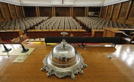 Парламентът продължава да няма председател
