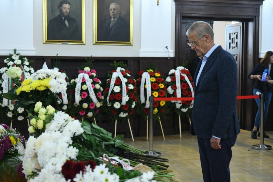България скърби за акад. Антон Дончев