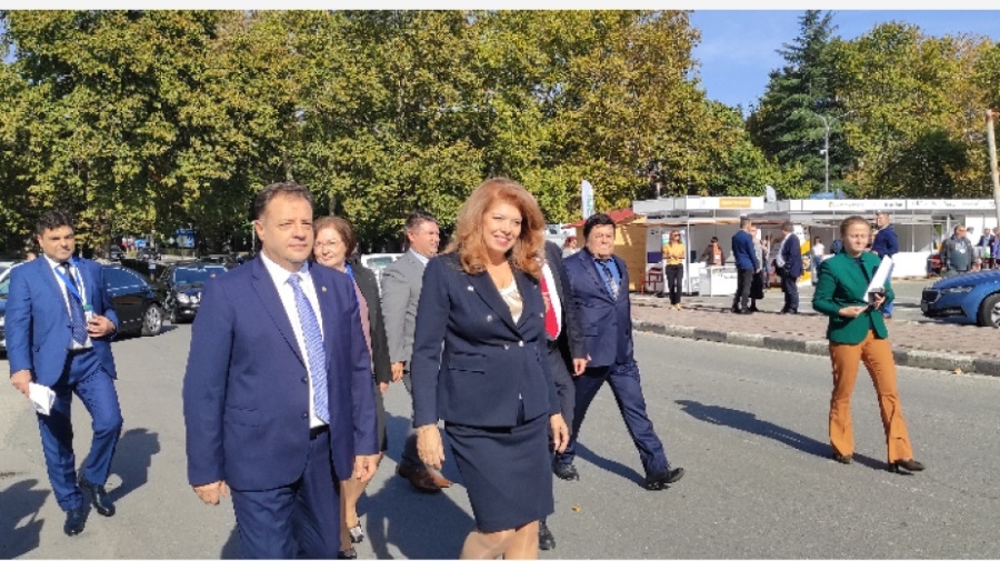 Илияна Йотова в Албена: Трябва да започне същинската работа на НС