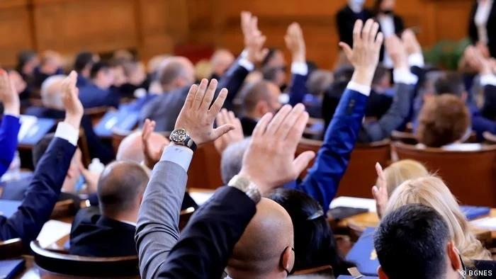 Депутатите заседават извънредно за бюджета