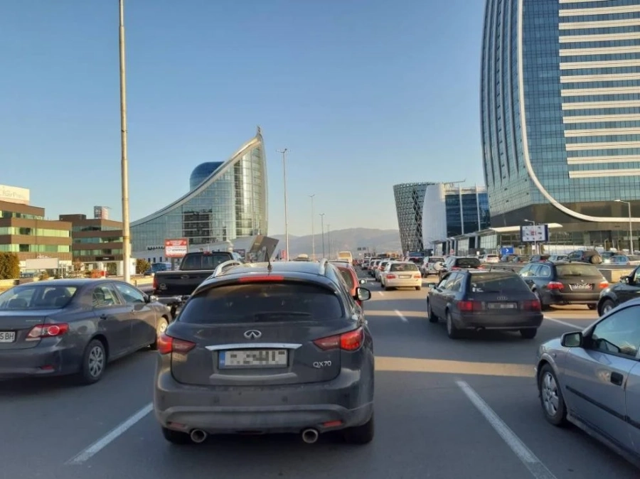 Катастрофа блокира движението на Цариградско шосе