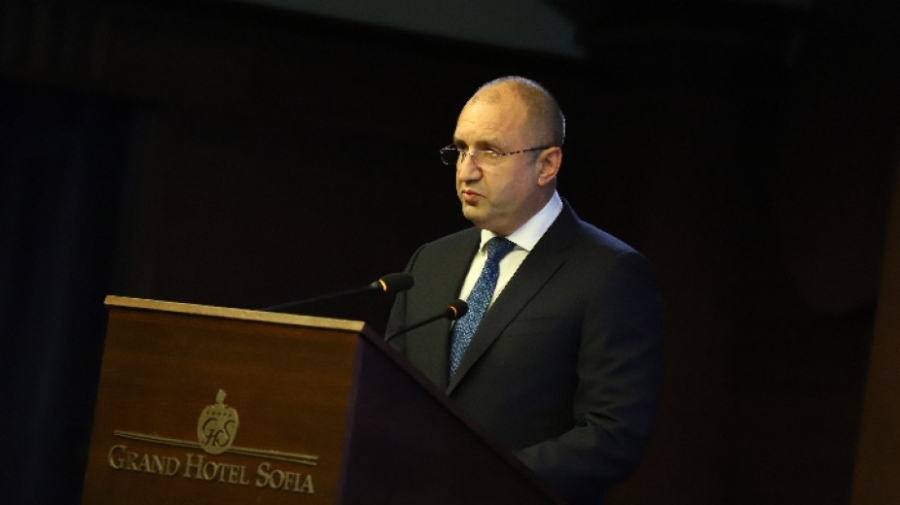 Радев: Няма да бързам с мандата!