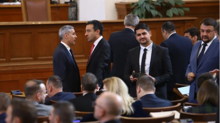 Заседанието на НС започна със спорове за председателствата на постоянните парламентарни комисии