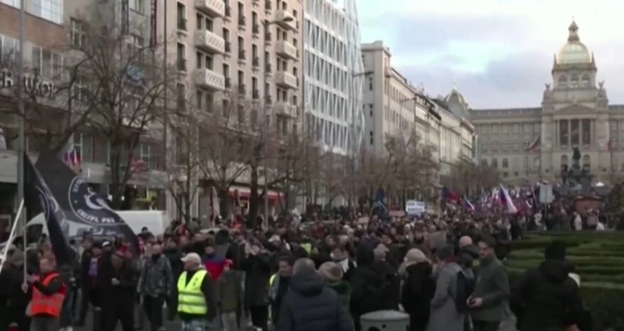 Хиляди протестират в Прага срещу правителството и поскъпването на живота