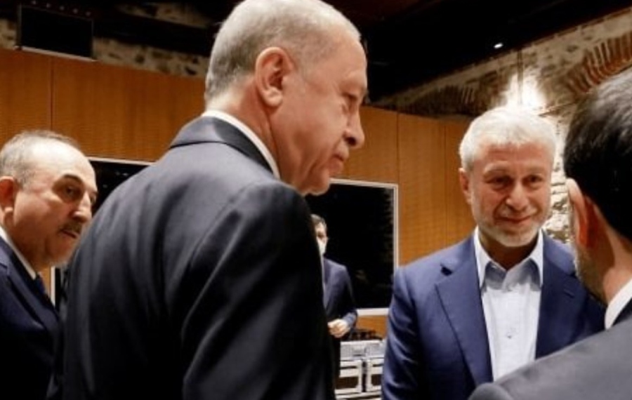 Абрамович ще живее в Истанбул