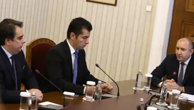 Радев към ПП: Съгласен съм, че не трябва да има кабинет на всяка цена, но искам диалог