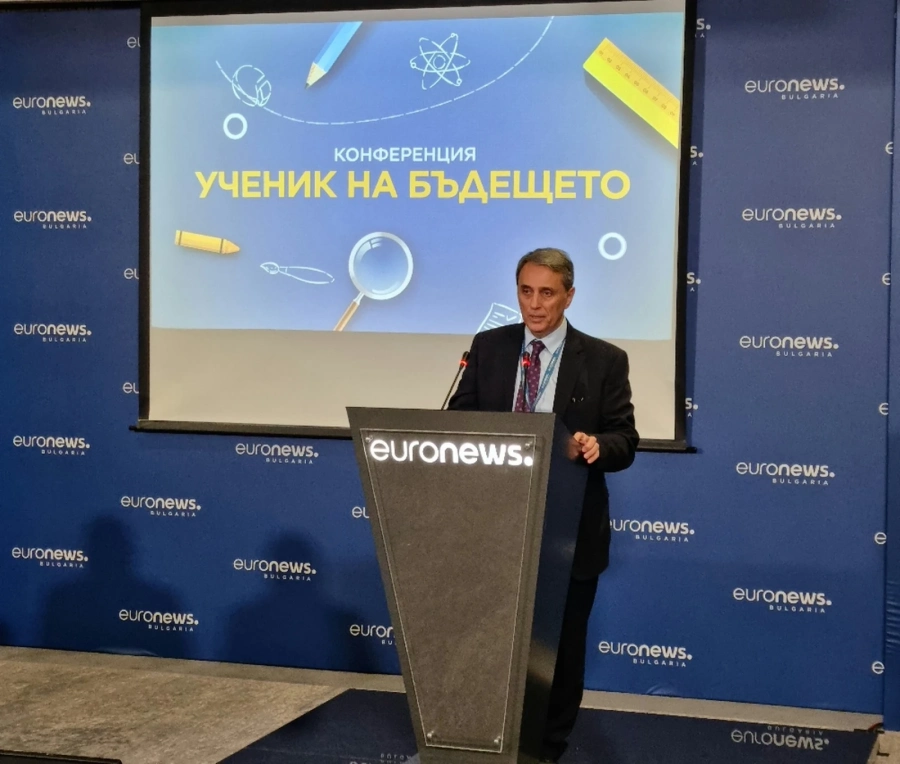 Ректорът Пламен Моллов: Трябва да учим студентите на критично мислене 