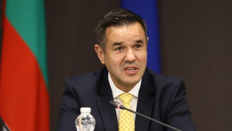Министър Стоянов призна, че не може да свали цените
