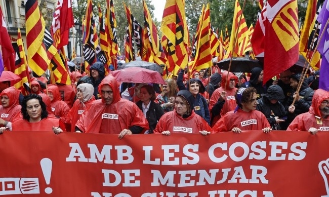 На масов протест в Мадрид испанците поискаха по-високи заплати  