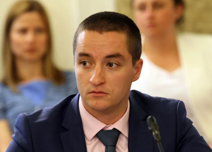 Нинова отстрани свой депутат - потенциален стопер за хартиената бюлетина