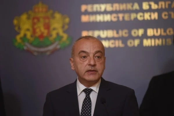 Премиерът Донев уволни зам.-министър на финансите