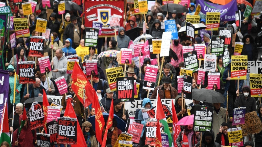 Хиляди протестират в Лондон с искане незабавни избори