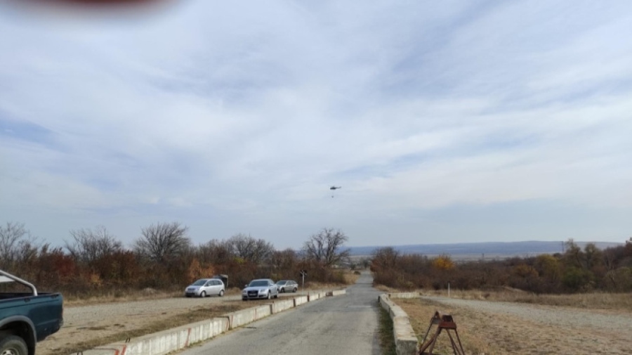 Частично е овладян пожарът над полигона в Ново село