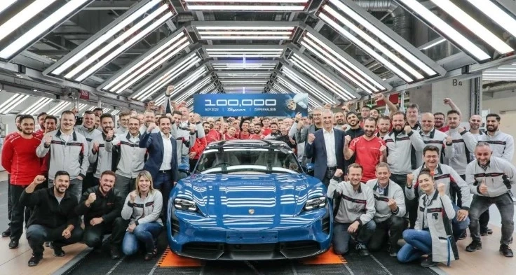Porsche се похвали със 100 хиляди произведени електромобила