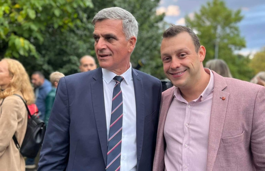 Стефан Янев играе коварно. Спря оръжията за Украйна 