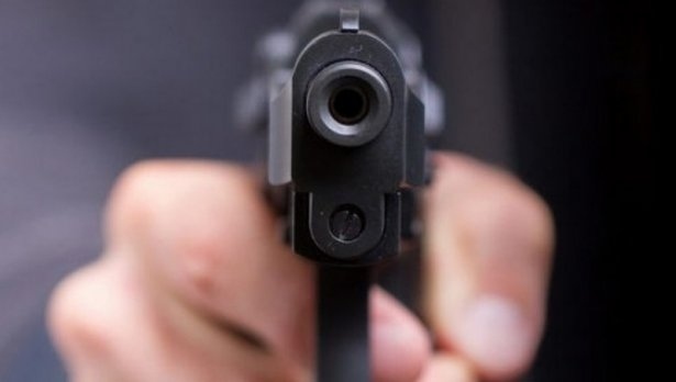 Убитият полицай бил само със стоппатрони