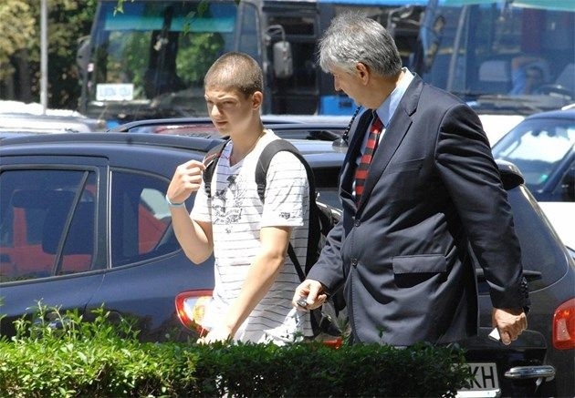 Синът на Лъчо Мозъка крал регистрационни номера за бензин на аванта