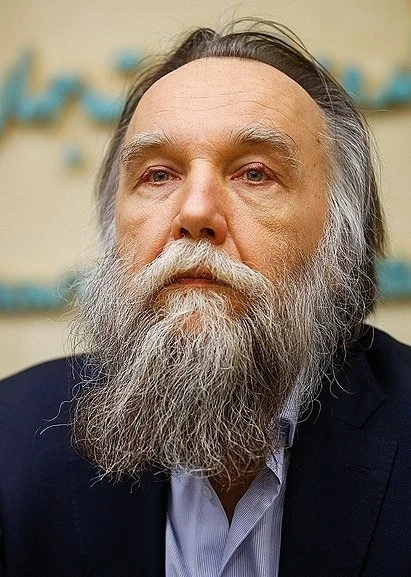 Дугин призова да разпорят корема на Путин