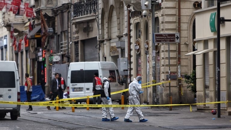 След експлозията в сърцето на Истанбул: Първи арести, няма пострадали българи