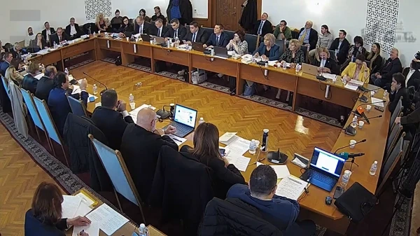 Хартиената коалиция е на крачка разстояние от пълна победа