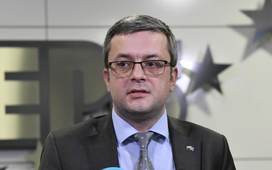 Тома Биков: Половината от машините, изпратени за чужбина, не бяха проверени на предния вот
