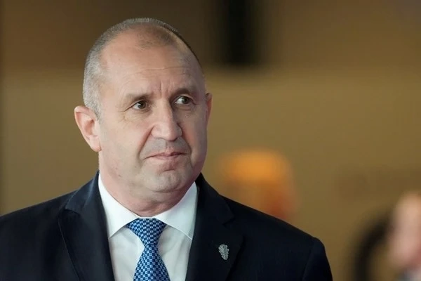 Радев бута яко новия си проект Български глас