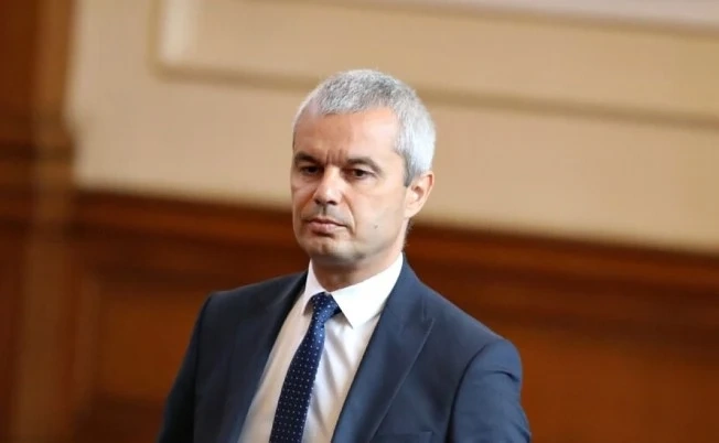 Костадин Костадинов: Румен Радев върви по ръба на закона