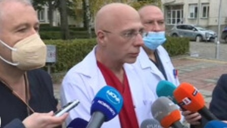 Лекари: Раненият полицай е с тежко увреждане на мозъка и в медикаментозна кома