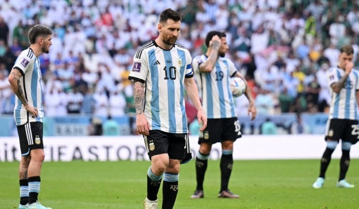 Аржентина загуби първия си мач на Мондиал 2022. Неочаквано Меси