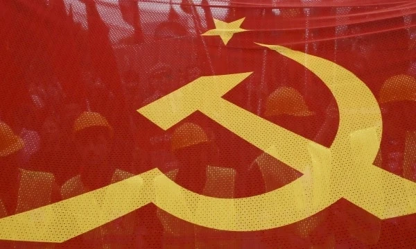 ГЕРБ иска табели против комунизма и махане на символите на режима