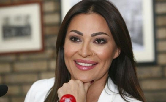 Дни преди концерта у нас Цеца Величкович събира тен на Малдивите