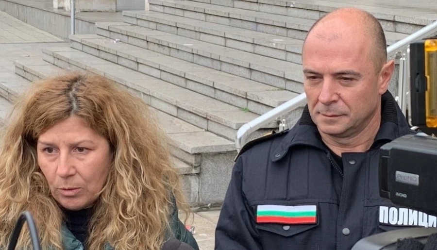 Заловиха 14 мигранти, превозвани в линейка