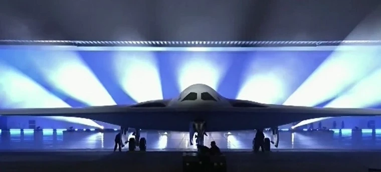Пентагонът представи новия стелт бомбардировач В-21 Рейдър (ВИДЕО)