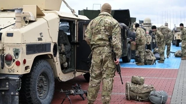 Напрежението нараства, Беларус мести войски