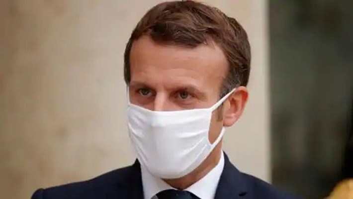 Президентът на Франция Еманюел Макрон се появи отново с маска