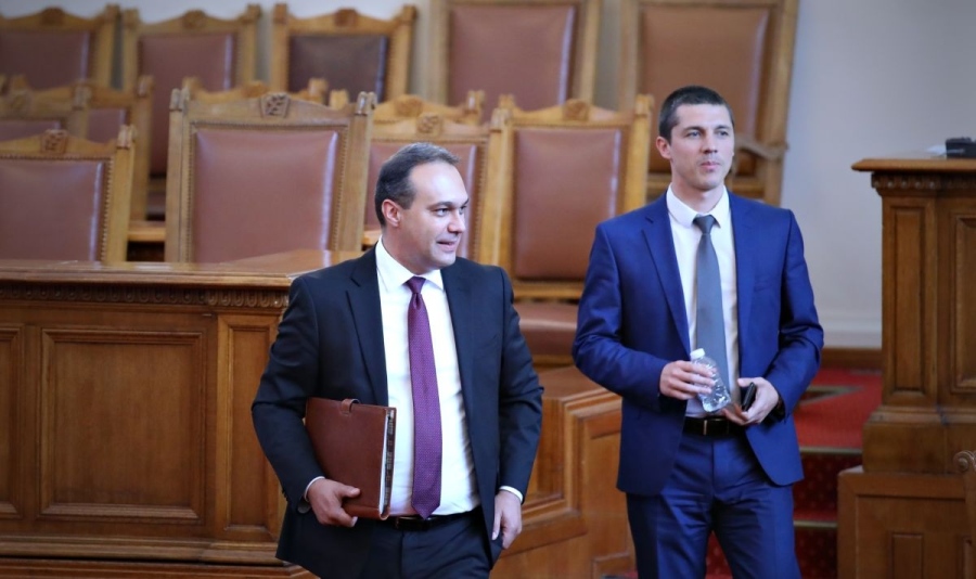 Габровски номинира за министър човек от кабинета Петков